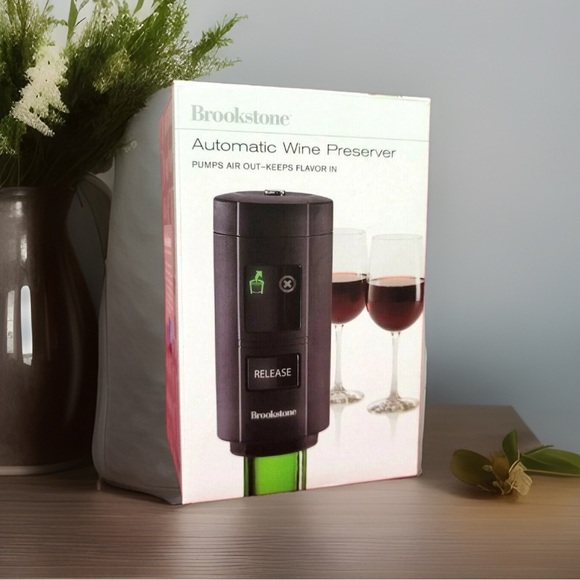 Brookstone Black Wine Preserver - Picture 1 of 3